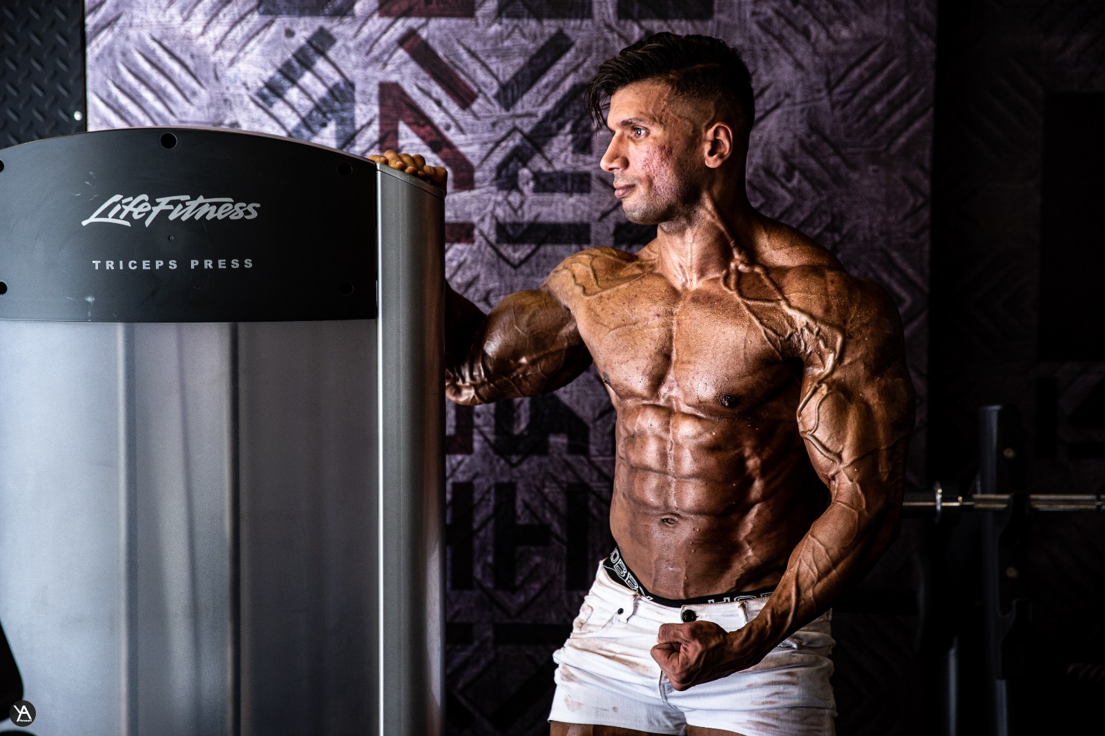 Adel in a second triceps pressdown set, shot from a different angle